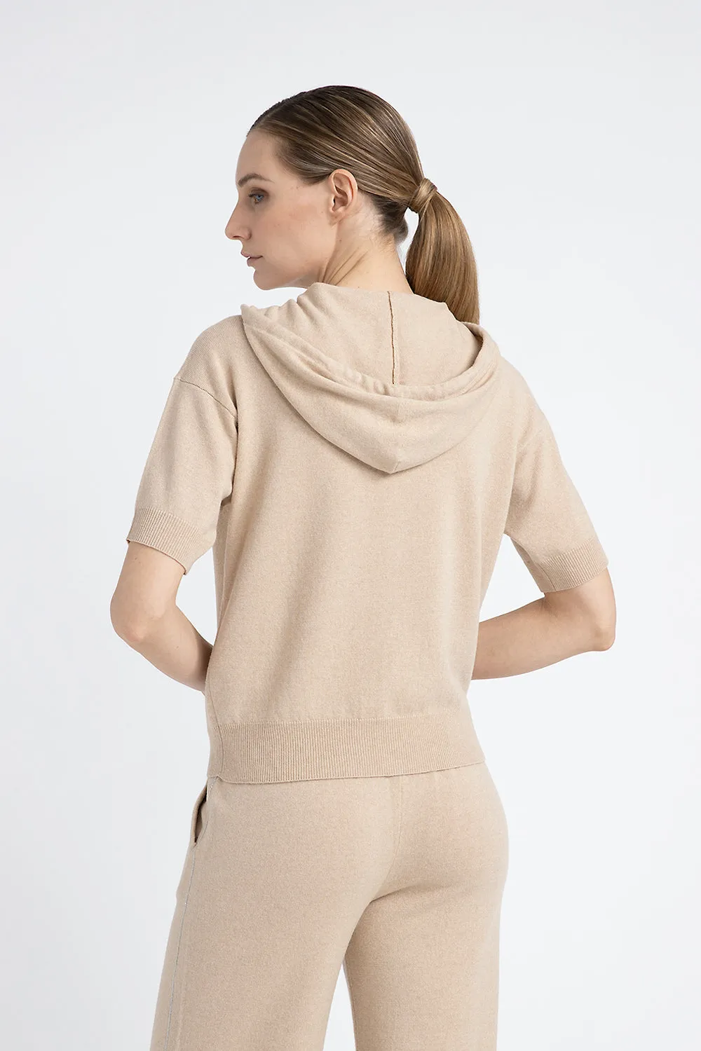 Short-sleeved hooded sweater in a wool, silk and cashmere blend