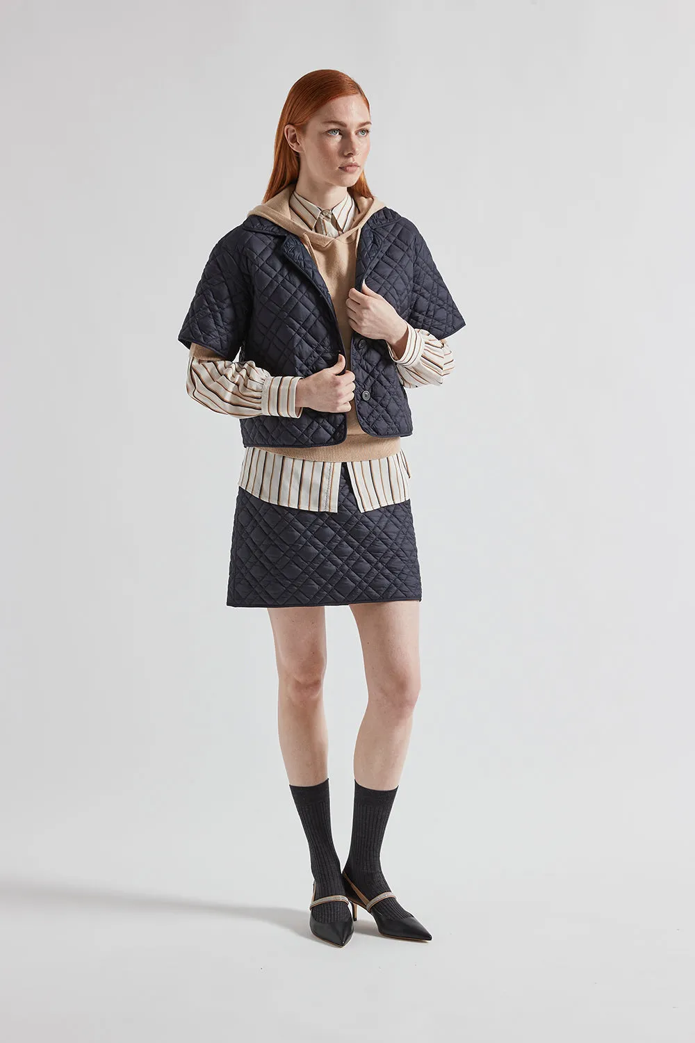 Short-sleeved hooded sweater in a wool, silk and cashmere blend